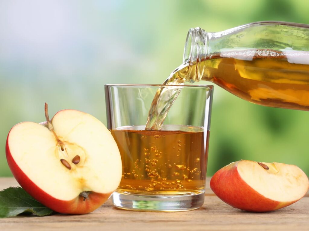 apple and apple juice